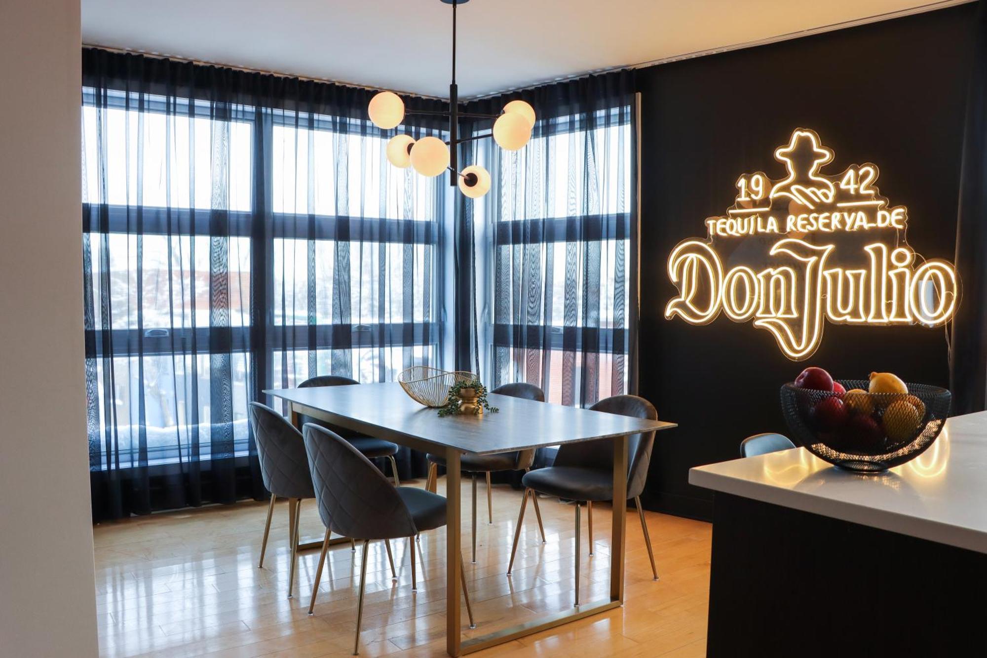 Luxury Artist In Appartement